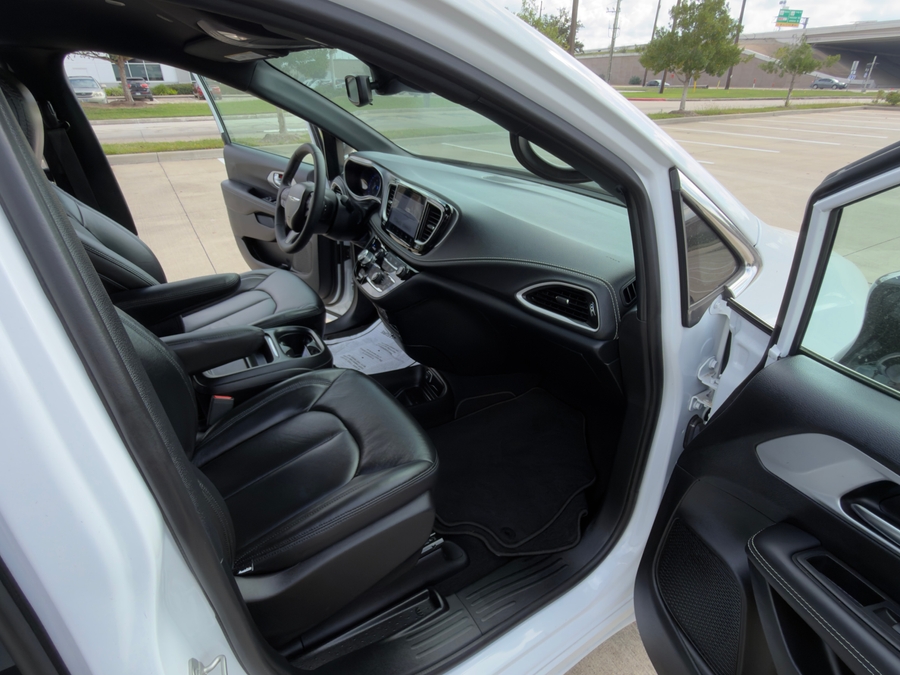 Used 2024 Chrysler Pacifica Touring - DRIVERGE Rear Entry Entry Fold Out Manual Ramp