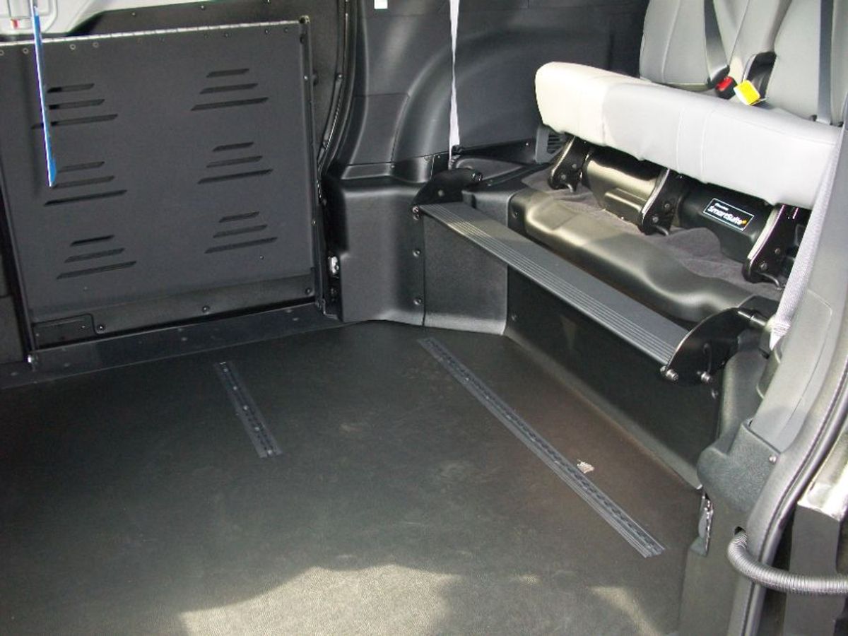Grey Toyota Sienna image number 23