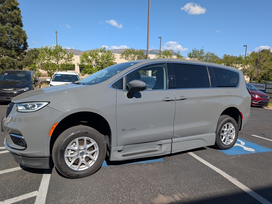 Used 2023 Chrysler Pacifica Touring L Safety - BraunAbility Side Entry Entry In Floor Automatic Ramp