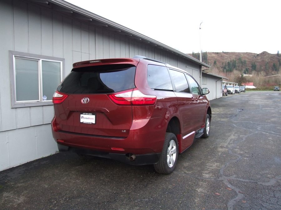 Used 2015 Toyota Sienna LE - VMI Side Entry Entry In Floor Manual Ramp