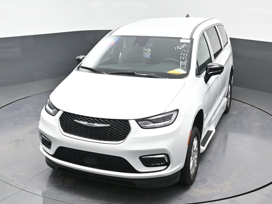 New 2025 Chrysler Pacifica Select Safety - BraunAbility Side Entry Entry Fold Out Automatic Ramp