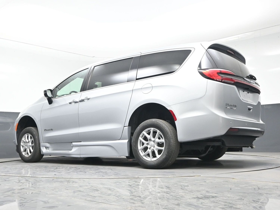New 2026 Chrysler Pacifica Select Safety - BraunAbility Side Entry Fold Out Automatic Ramp