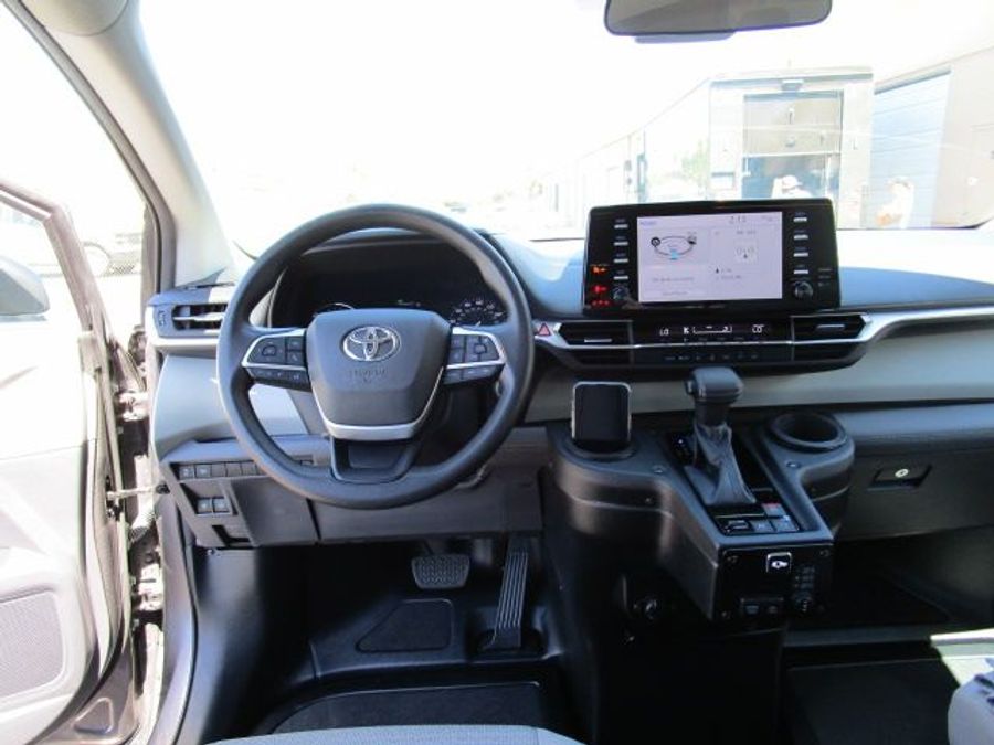 Used 2021 Toyota Sienna Hybrid LE - BraunAbility Side Entry Entry Fold Out Automatic Ramp