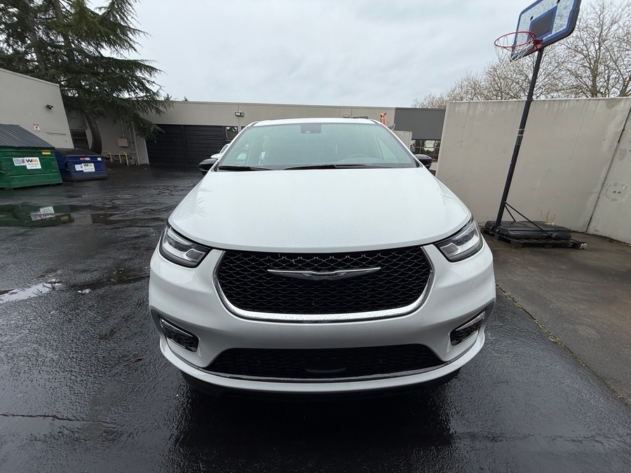 Used 2025 Chrysler Pacifica Select - BraunAbility Side Entry Entry In Floor Automatic Ramp