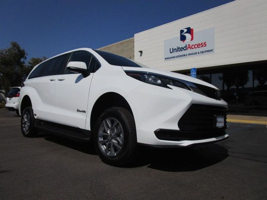 New 2025 Toyota Sienna Hybrid LE - BraunAbility Commercial Rear Entry Entry Fold Out Manual Ramp