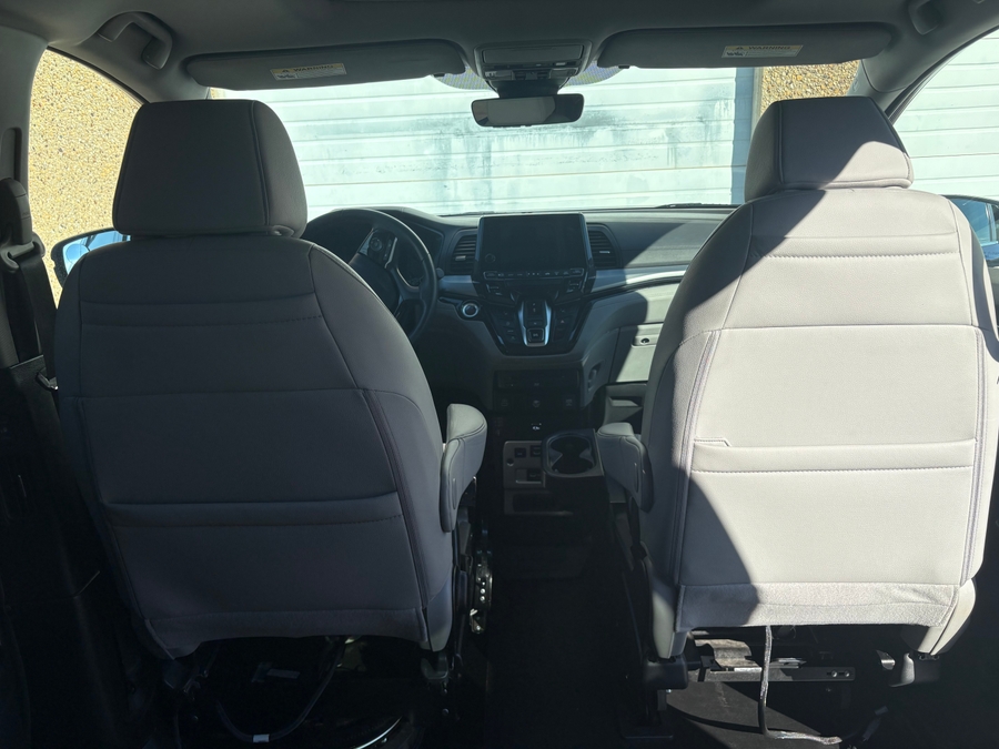 Blue Honda Odyssey image number 7