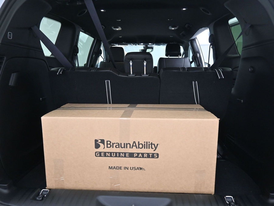 New 2026 Chrysler Pacifica Select Safety - BraunAbility Side Entry Fold Out Automatic Ramp