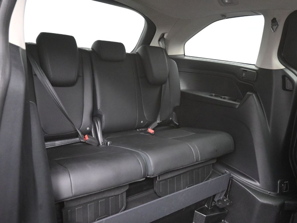Black Honda Odyssey image number 9