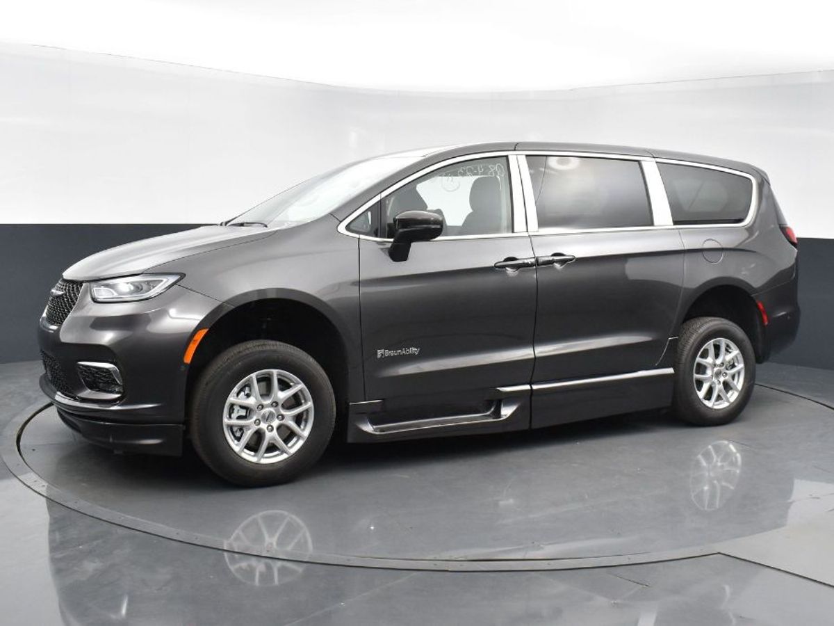 Grey Chrysler Pacifica image number 19