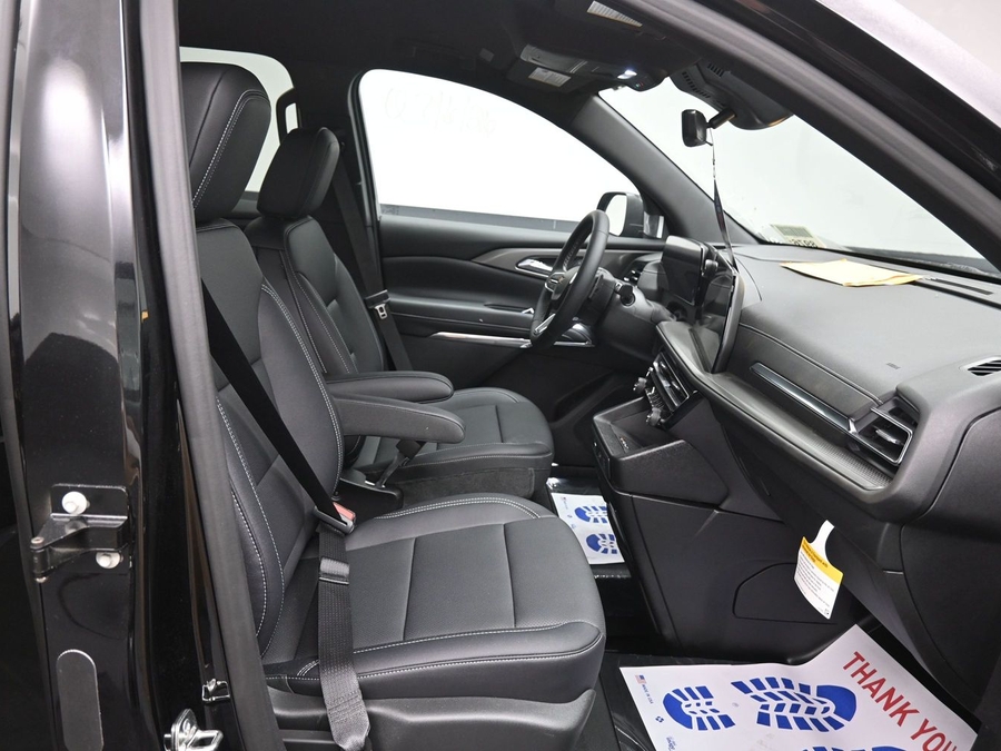 Black Chevrolet Traverse image number 8
