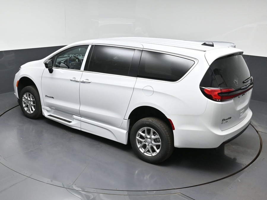 New 2026 Chrysler Pacifica Select Safety - BraunAbility Side Entry Fold Out Automatic Ramp