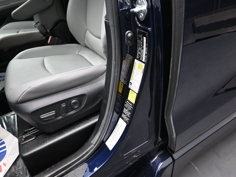 New 2026 Toyota Sienna Hybrid XLE Base - BraunAbility Side Entry Entry Fold Out Automatic Ramp