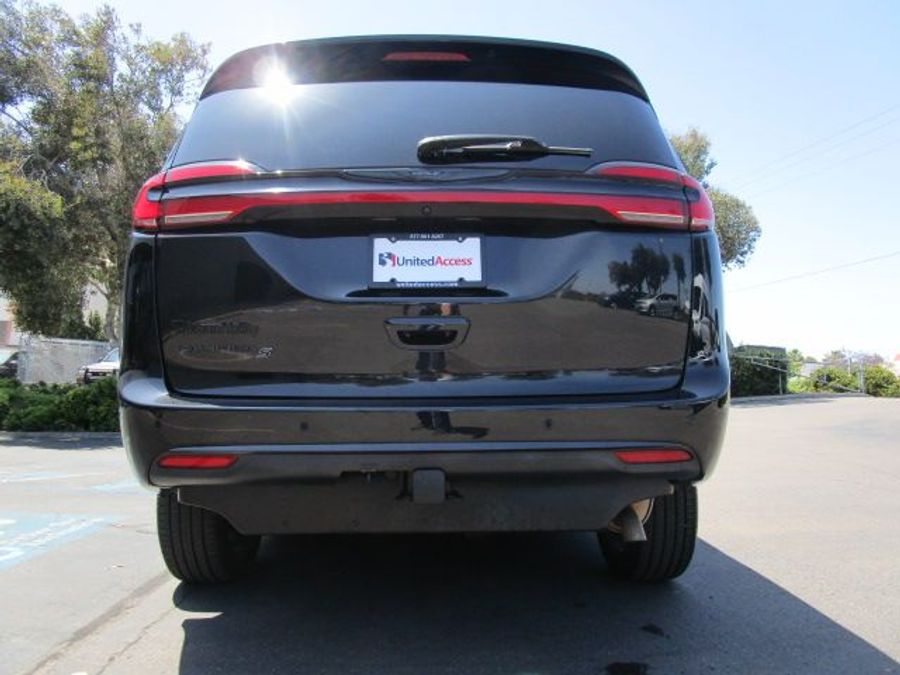Used 2023 Chrysler Pacifica Touring L - BraunAbility Side Entry Entry Fold Out Automatic Ramp