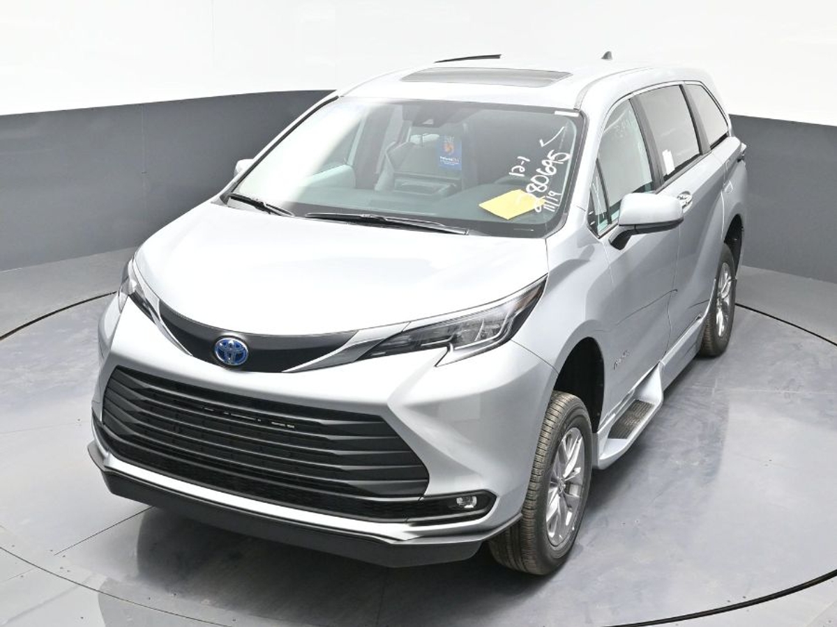 2025 TOYOTA SIENNA - Image 24