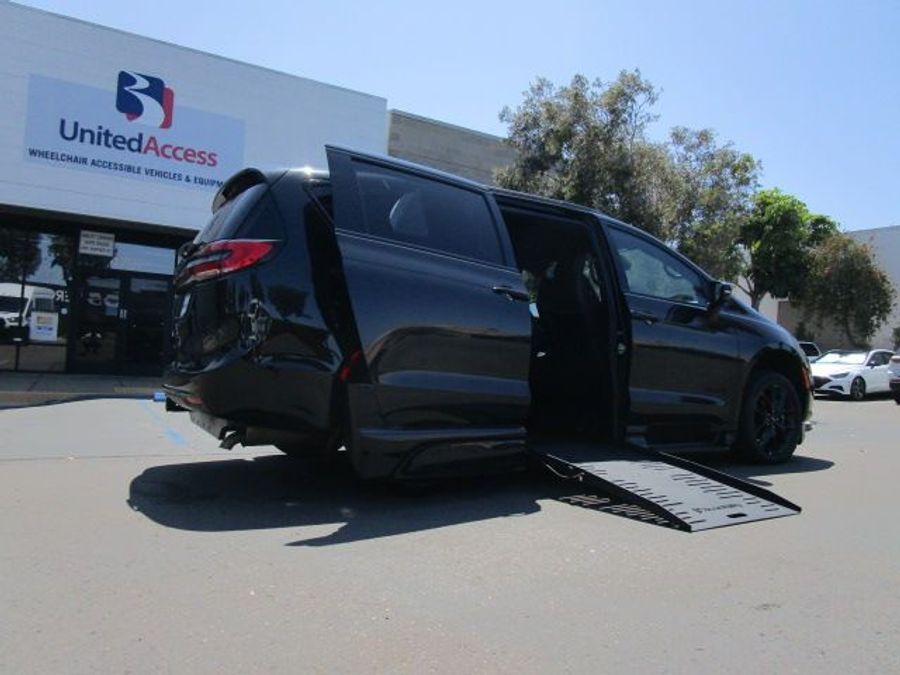Used 2023 Chrysler Pacifica Touring L - BraunAbility Side Entry Entry Fold Out Automatic Ramp
