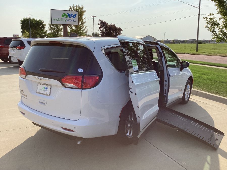 South Dakota Wheelchair Vans for Sale [New & Used Accessible Vans