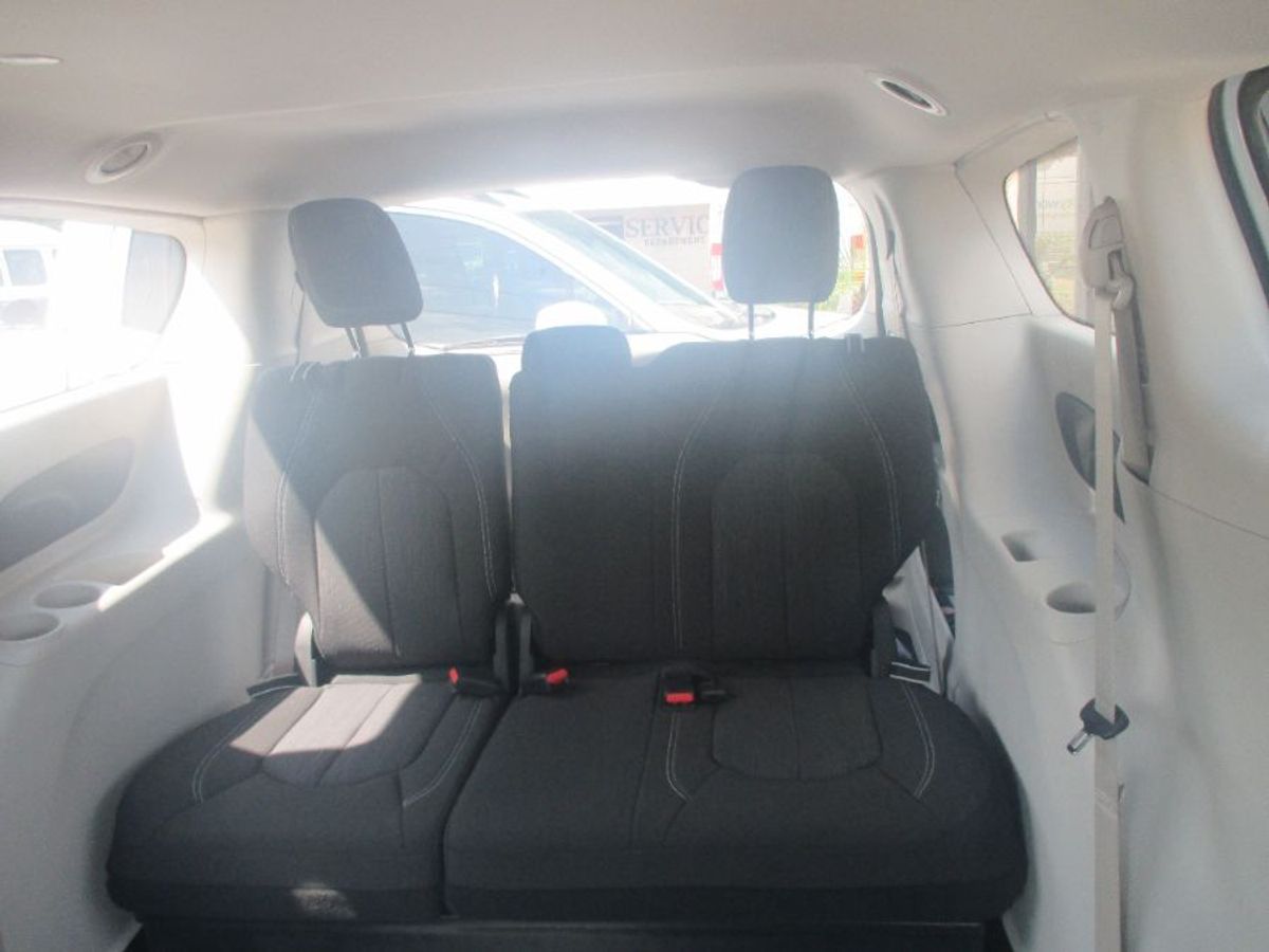 2024 CHRYSLER VOYAGER - Image 11