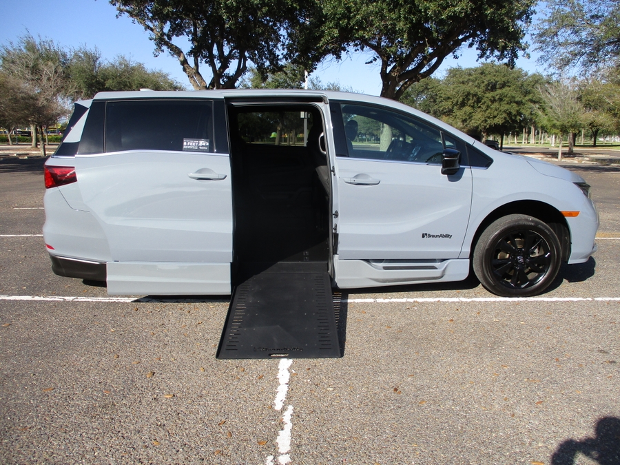 Used 2023 Honda Odyssey Sport - BraunAbility Side Entry Entry In Floor Automatic Ramp