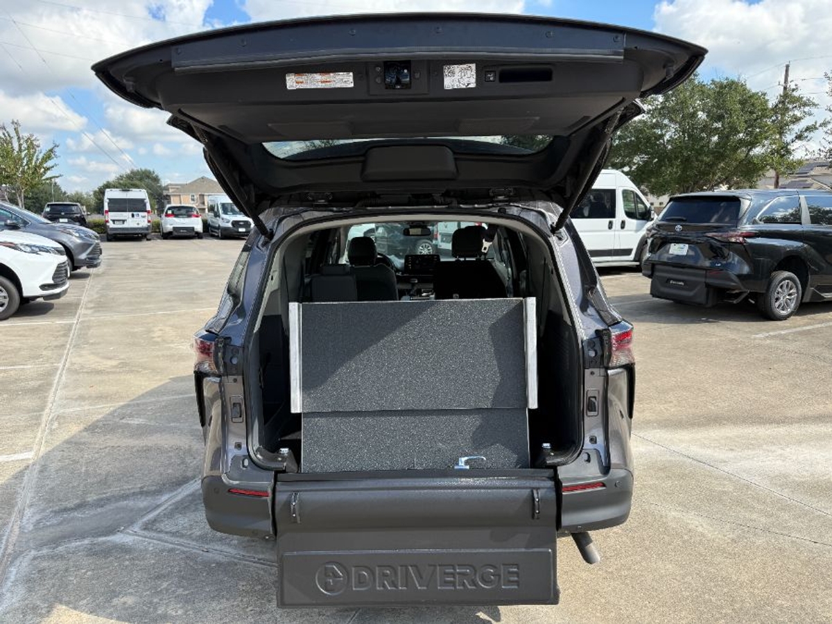 2024 TOYOTA SIENNA - Image 9