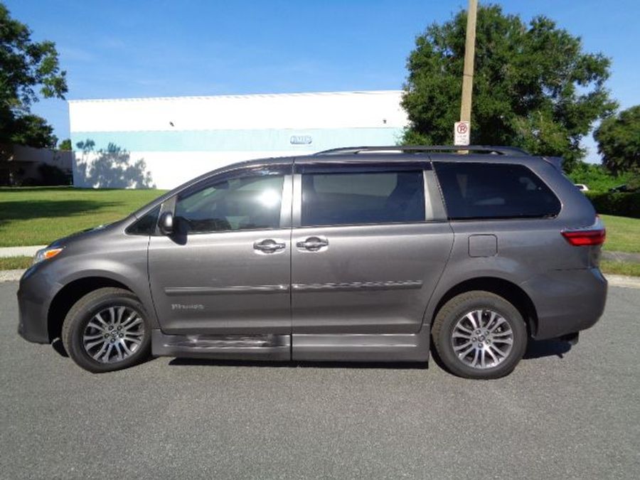 Used 2020 Toyota Sienna XLE Base - BraunAbility Side Entry Entry Fold Out Automatic Ramp