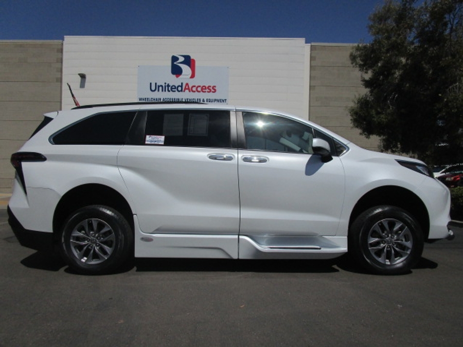 Used 2023 Toyota Sienna Hybrid XLE Plus - BraunAbility Side Entry Entry Fold Out Automatic Ramp