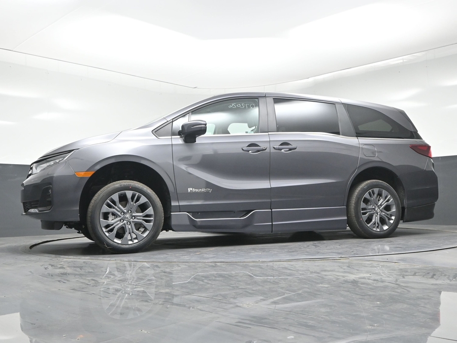 New 2026 Honda Odyssey Touring - BraunAbility Side Entry In Floor Automatic Ramp