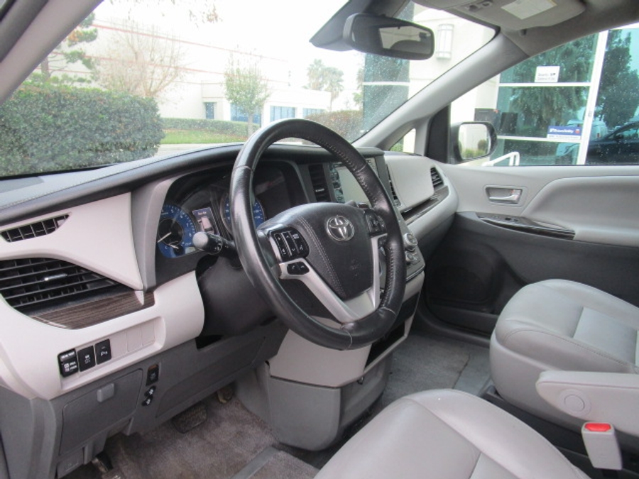 Used 2018 Toyota Sienna XLE Base - VMI Side Entry Entry In Floor Automatic Ramp