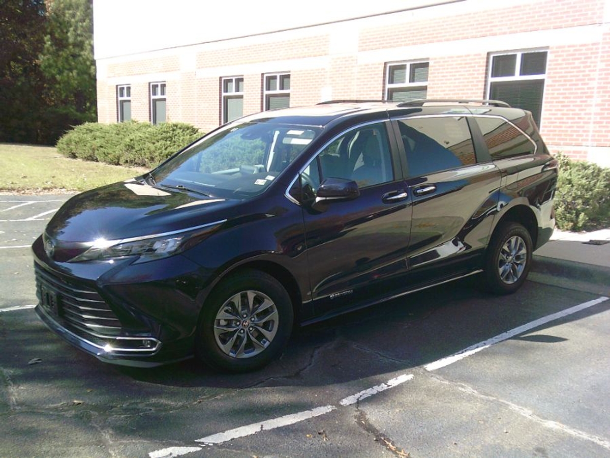 2024 TOYOTA SIENNA - Image 9