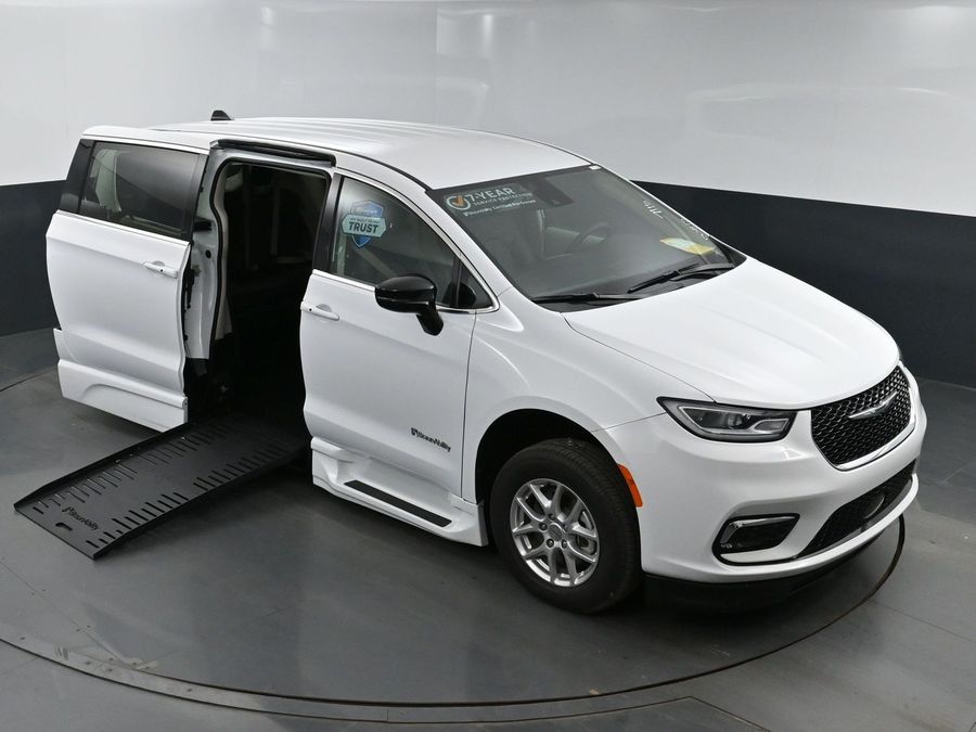 Used 2024 Chrysler Pacifica Touring L - BraunAbility Side Entry Entry Fold Out Automatic Ramp