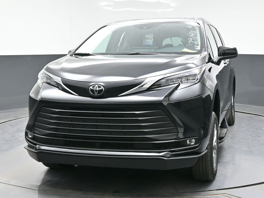 Black Toyota Sienna image number 1