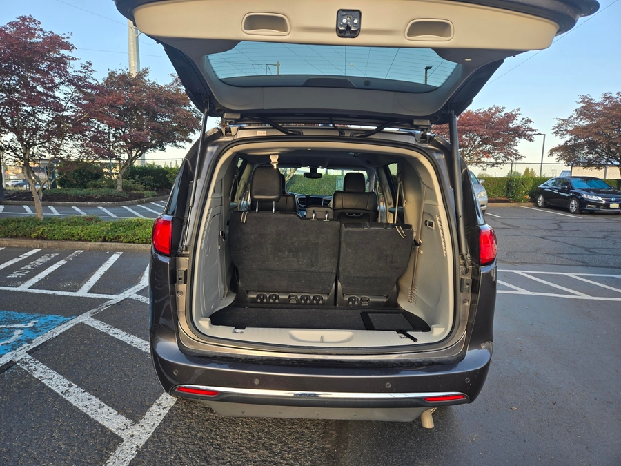 Used 2019 Chrysler Pacifica Limited - BraunAbility Side Entry Entry Fold Out Automatic Ramp