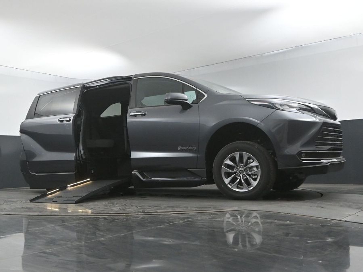 2025 TOYOTA SIENNA - Image 18