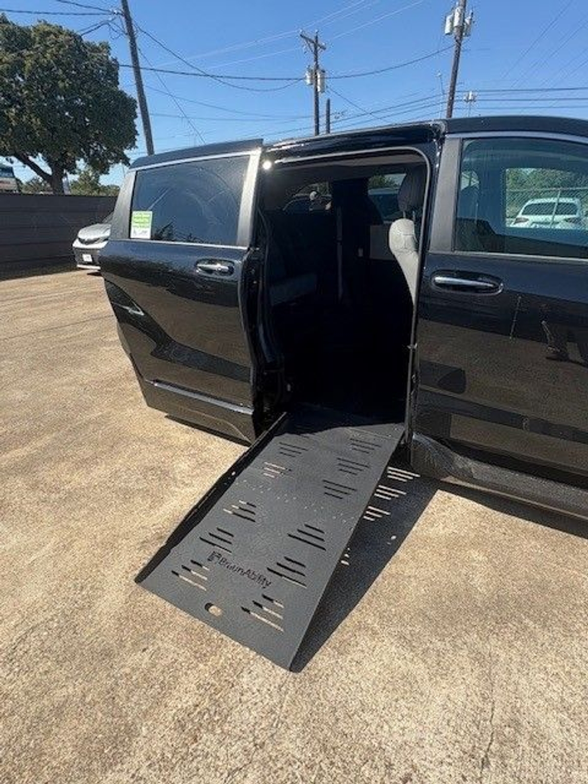 2025 TOYOTA SIENNA - Image 4