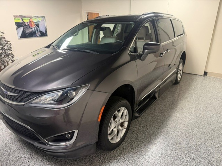 Used 2019 Chrysler Pacifica Touring L - BraunAbility Side Entry Fold Out Automatic Ramp