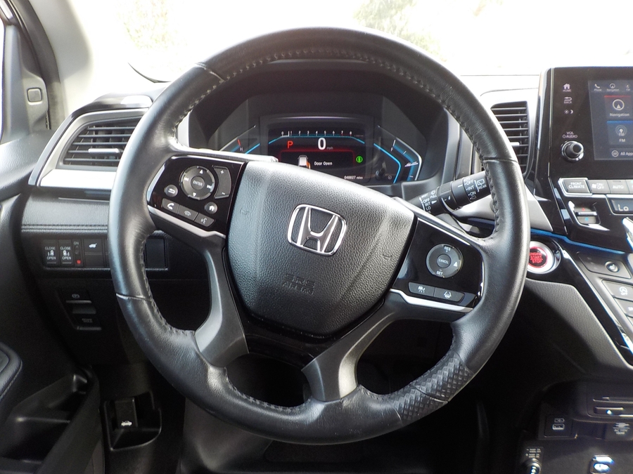 Grey Honda Odyssey image number 10