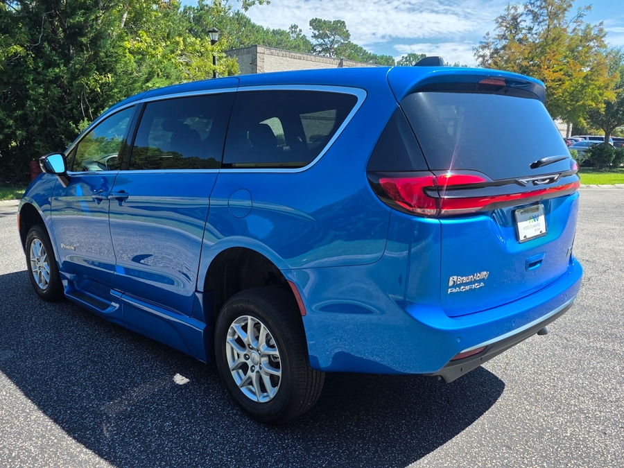 Blue Chrysler Pacifica image number 8