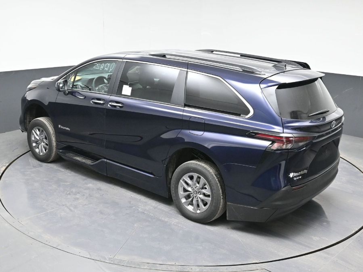 2025 TOYOTA SIENNA - Image 25