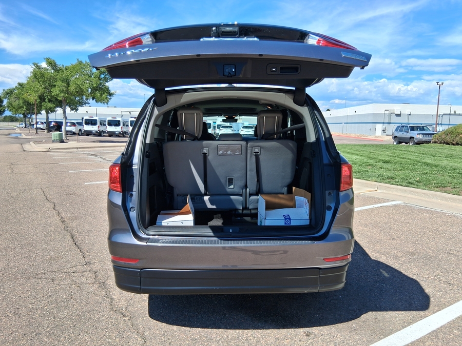 Grey Honda Odyssey image number 15