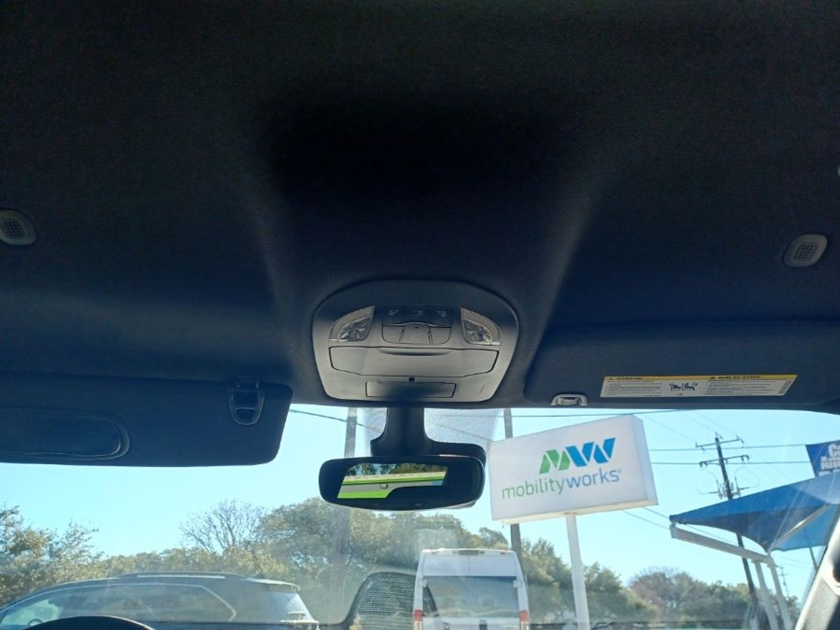 Red Chrysler Pacifica image number 15