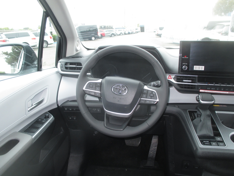 Black Toyota Sienna image number 13