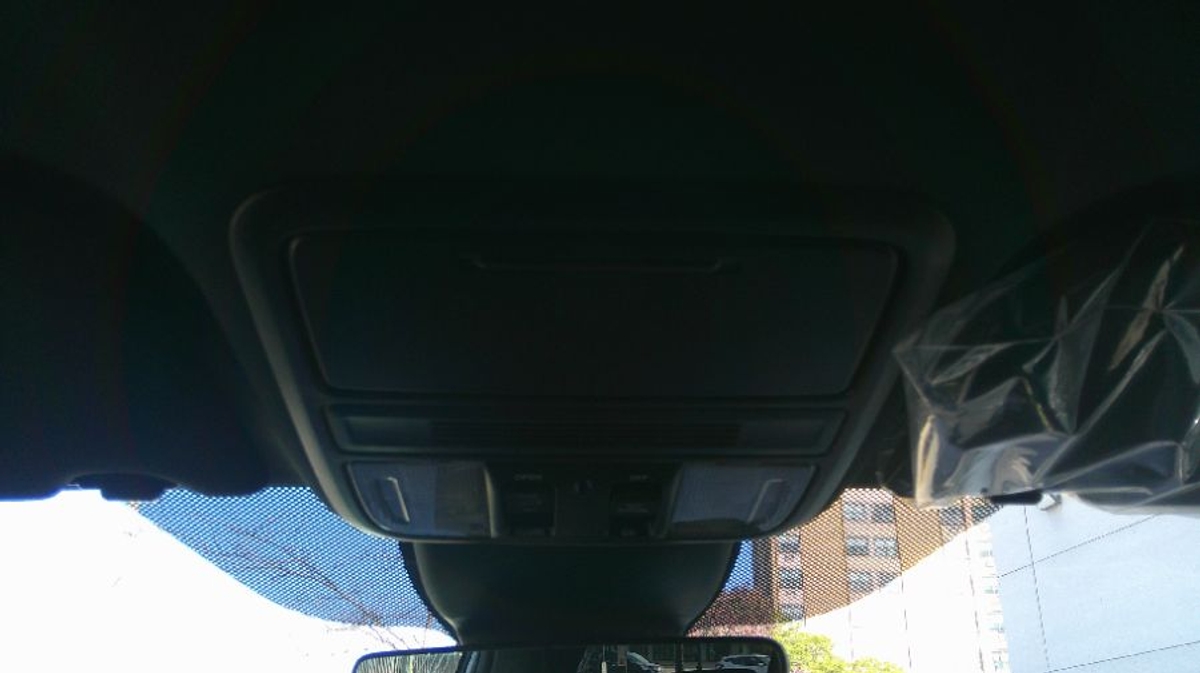 White Honda Odyssey image number 18