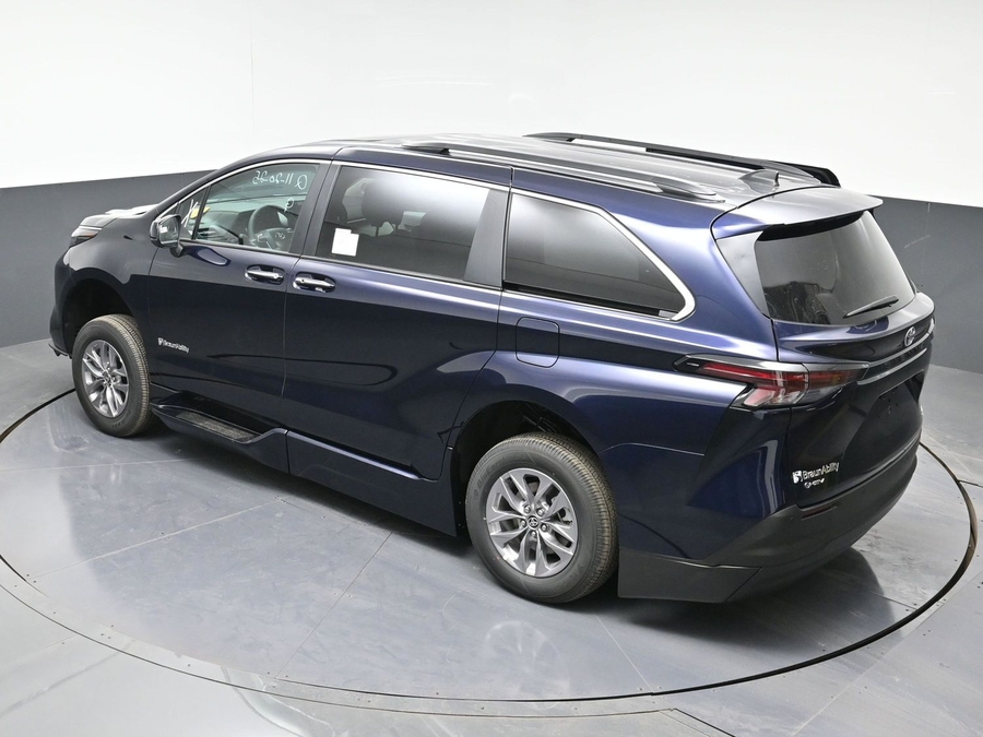 New 2025 Toyota Sienna Hybrid XLE Plus - BraunAbility Side Entry Entry Fold Out Automatic Ramp