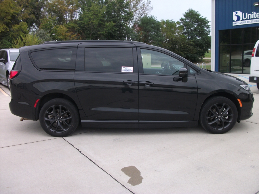 Used 2023 Chrysler Pacifica Touring L - BraunAbility Side Entry Fold Out Automatic Ramp
