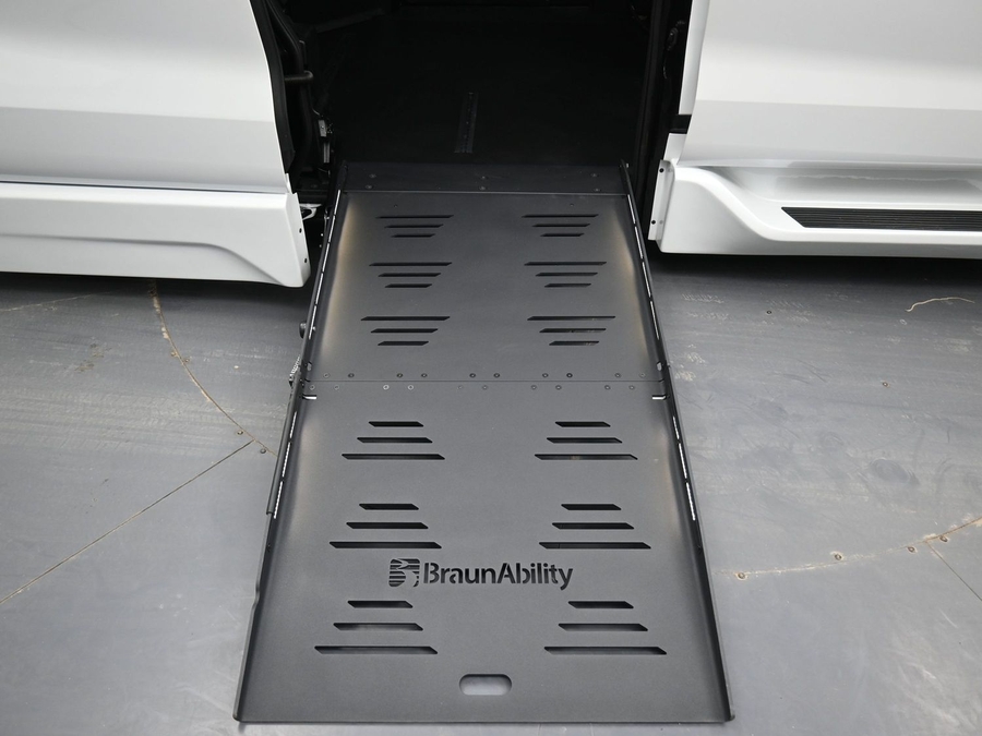 New 2026 Toyota Sienna Hybrid XLE Add - BraunAbility Side Entry Entry Fold Out Automatic Ramp