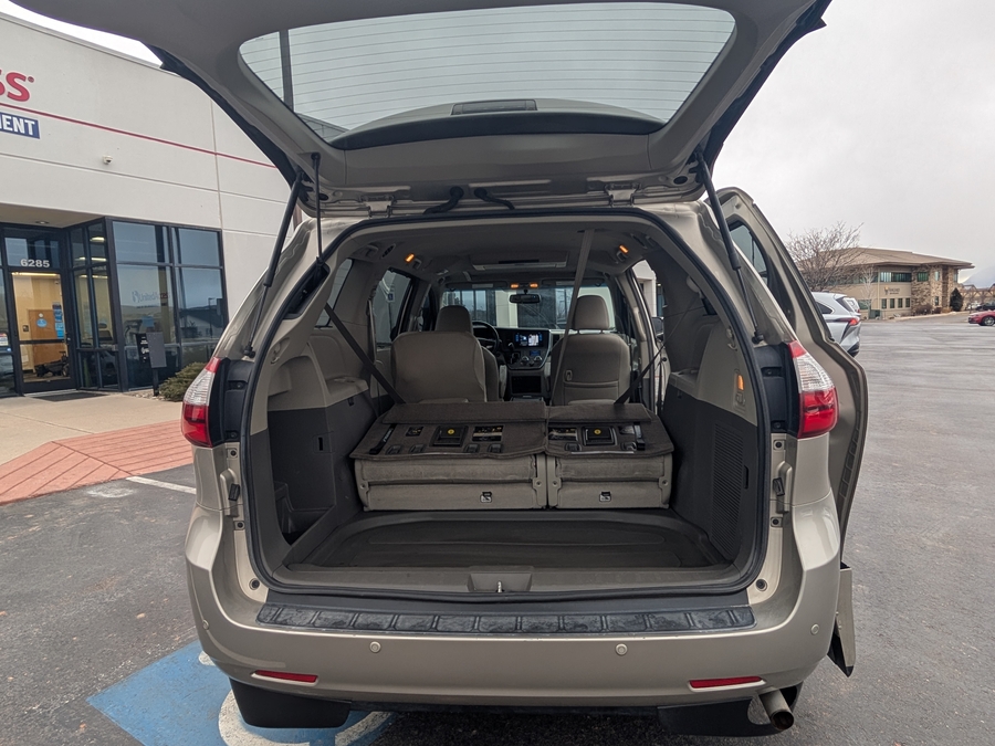 Used 2017 Toyota Sienna XLE Base -  Side Entry Entry In Floor Manual Ramp