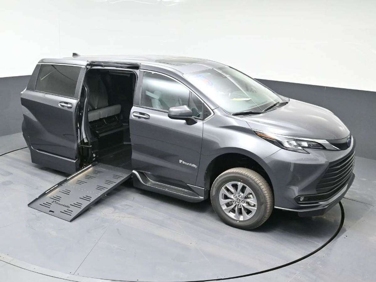 2025 TOYOTA SIENNA - Image 9