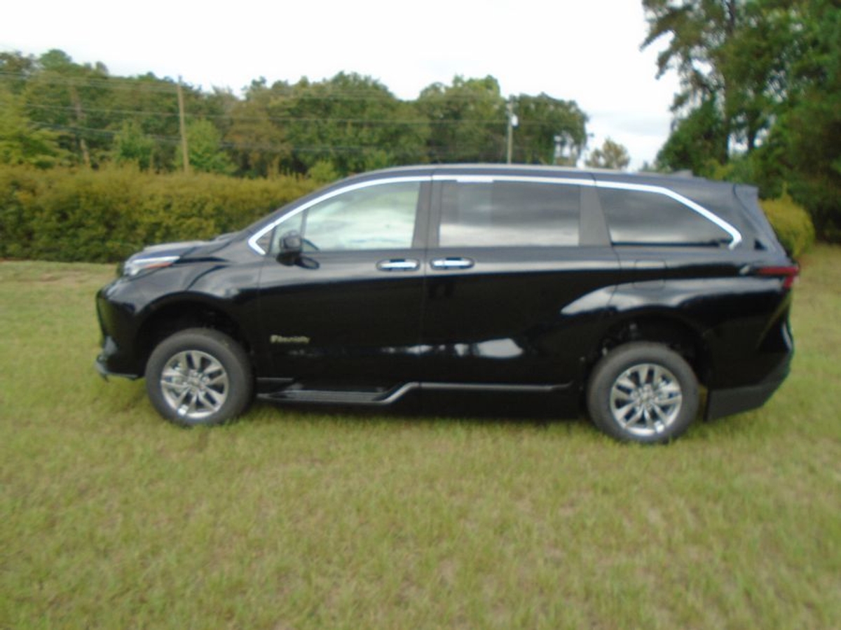 2025 TOYOTA SIENNA - Image 17