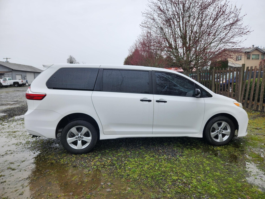 Used 2018 Toyota Sienna L NOT CA CARB COMPLIANT -  Rear Entry Entry Fold Out Manual Ramp