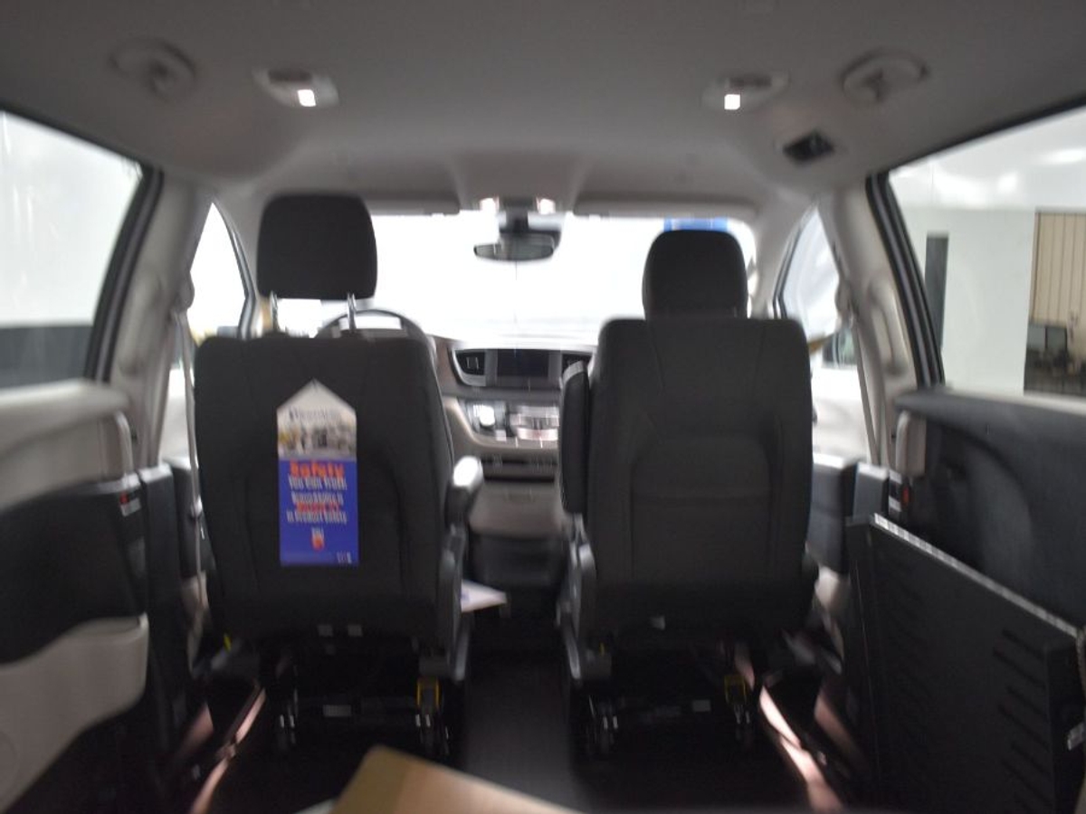 2023 CHRYSLER VOYAGER - Image 8