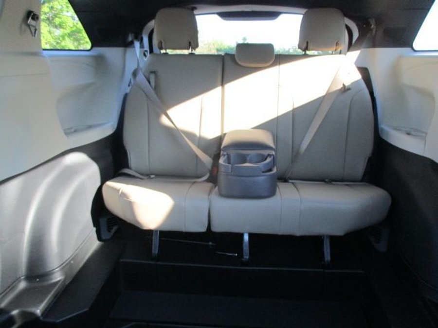 Black Toyota Sienna image number 13